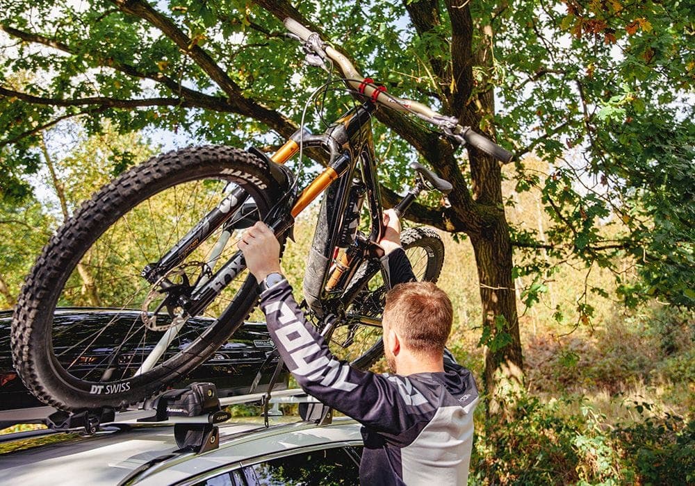 Top 5 Vehicle Essentials for Spring/Summer Outdoor Expeditions